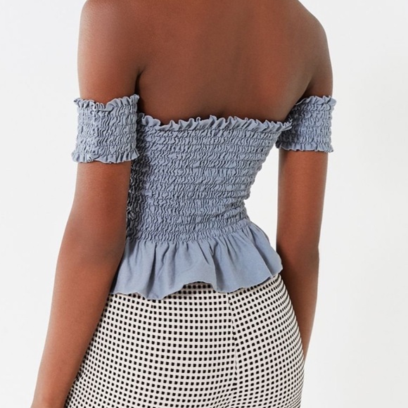 Shoulder Smocked Ruffle Crop 